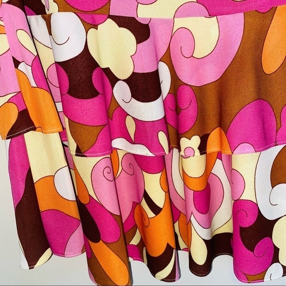 Dolce&Gabbana Psychedelic Layered Circa 70’s Pucci-esque
Retro Vintage Skirt - Picture 4 of 9